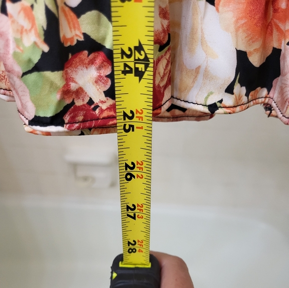 Smocked sleeveless summer floral top with keyhole neckline front & back. Size XL - Picture 13 of 14